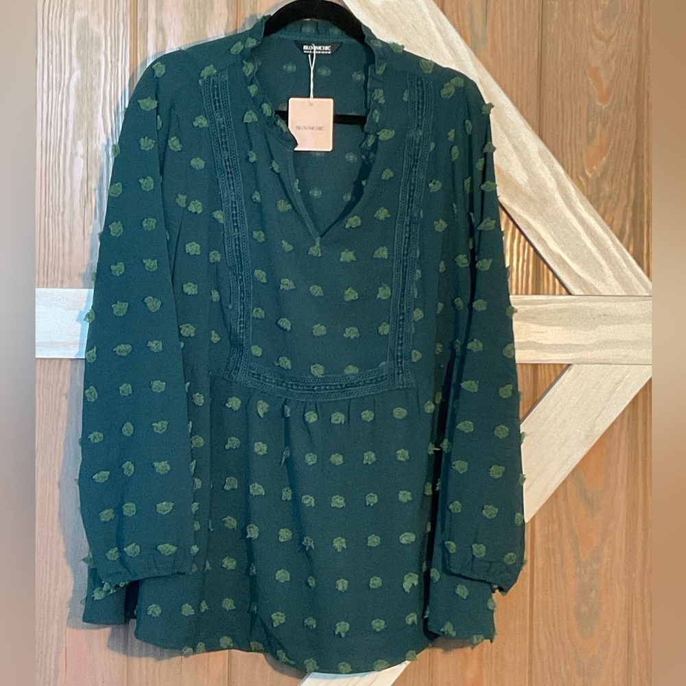 BloomChic Boho Dark Green /Dot Blouse. P2P 23.5” Length 27.5” SIZE 14/16. NWT - Picture 3 of 6